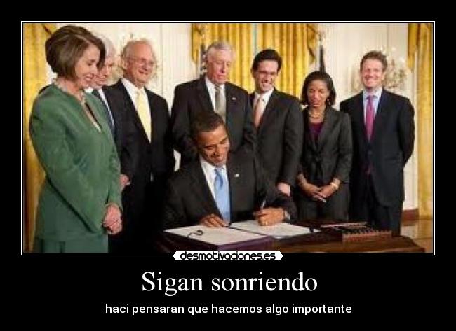 Sigan sonriendo - haci pensaran que hacemos algo importante