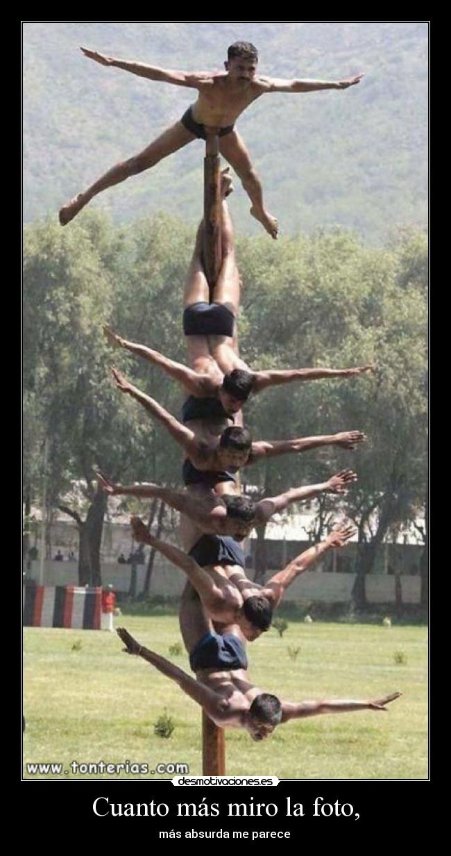 Cuanto más miro la foto, - más absurda me parece 
