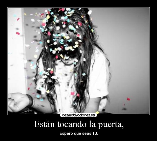 Están tocando la puerta, -