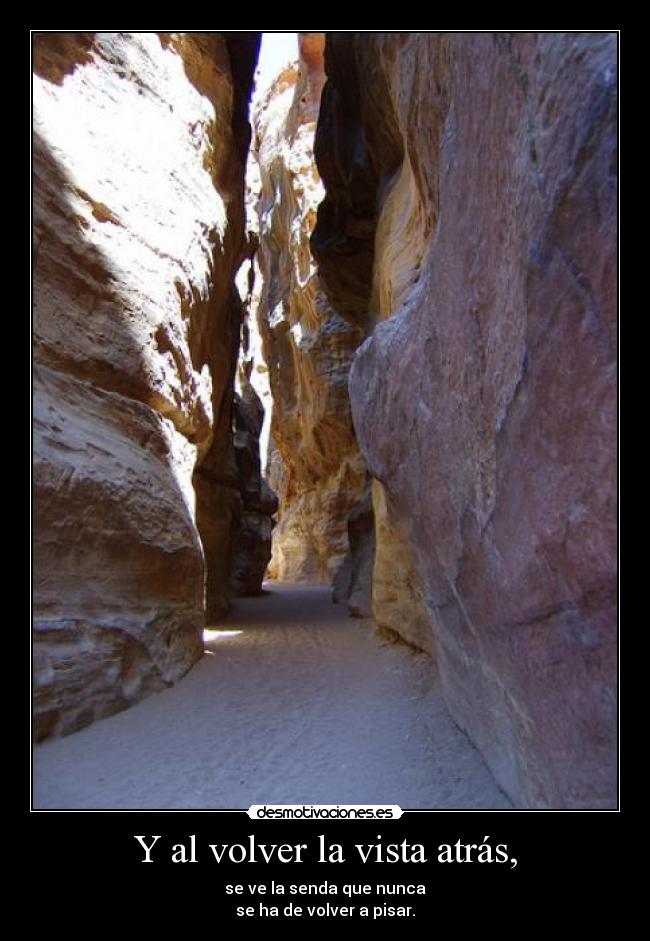 Y al volver la vista atrás, -
