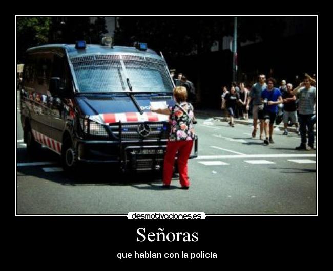 Señoras - que hablan con la policía