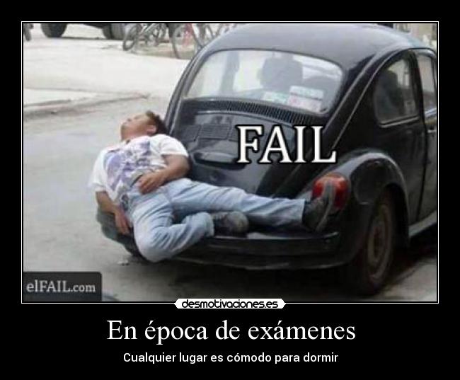 En época de exámenes - Cualquier lugar es cómodo para dormir