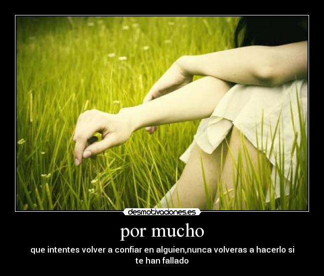 por mucho -