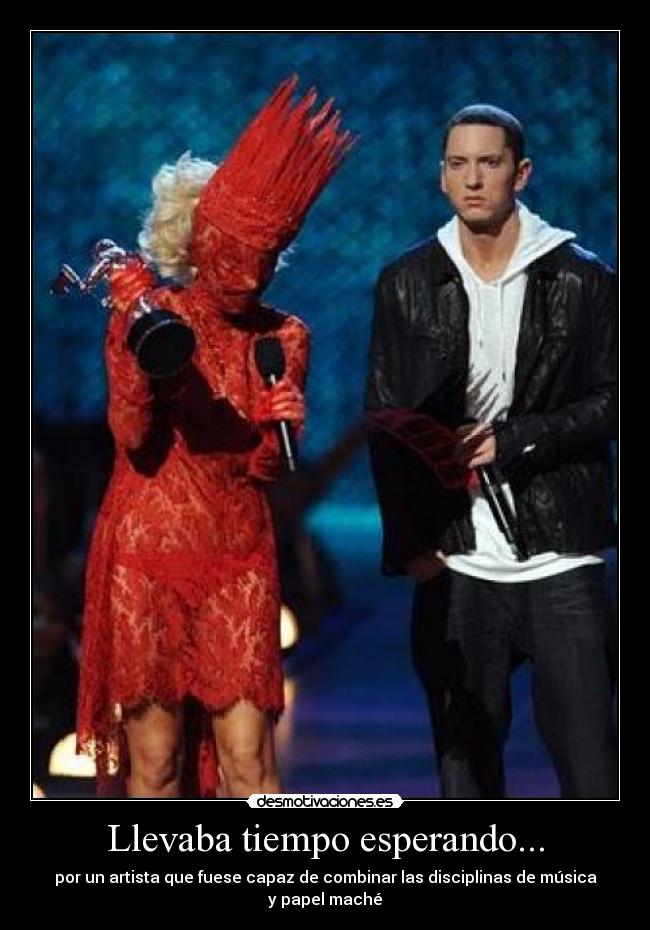 Llevaba tiempo esperando... - por un artista que fuese capaz de combinar las disciplinas de música y papel maché