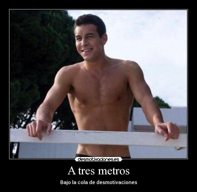 A tres metros - Bajo la cola de desmotivaciones