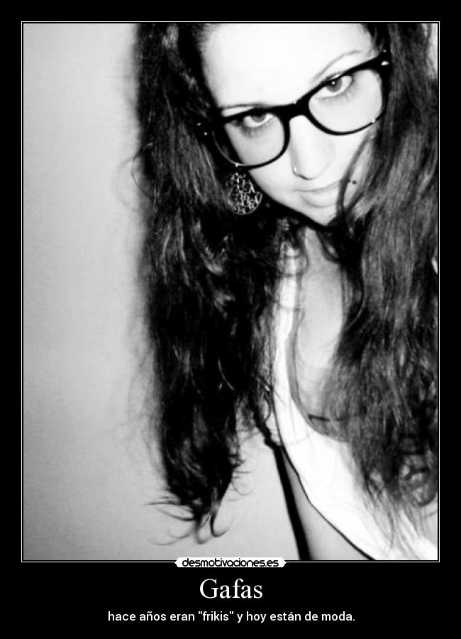 Gafas - hace años eran frikis y hoy están de moda.