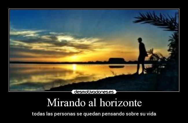 Mirando al horizonte - todas las personas se quedan pensando sobre su vida
