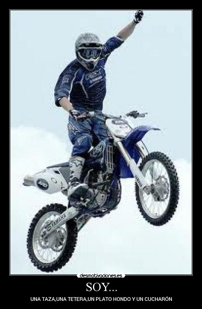 SOY... - UNA TAZA,UNA TETERA,UN PLATO HONDO Y UN CUCHARÓN
