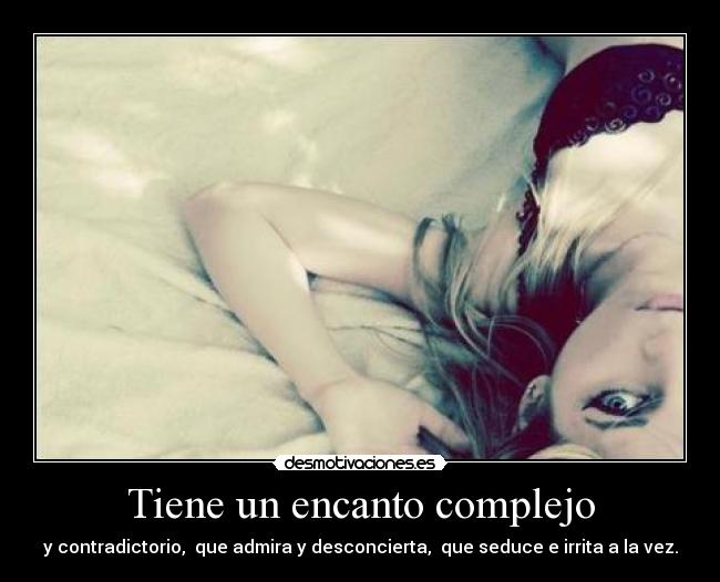 Tiene un encanto complejo - y contradictorio, que admira y desconcierta, que seduce e irrita a la vez.