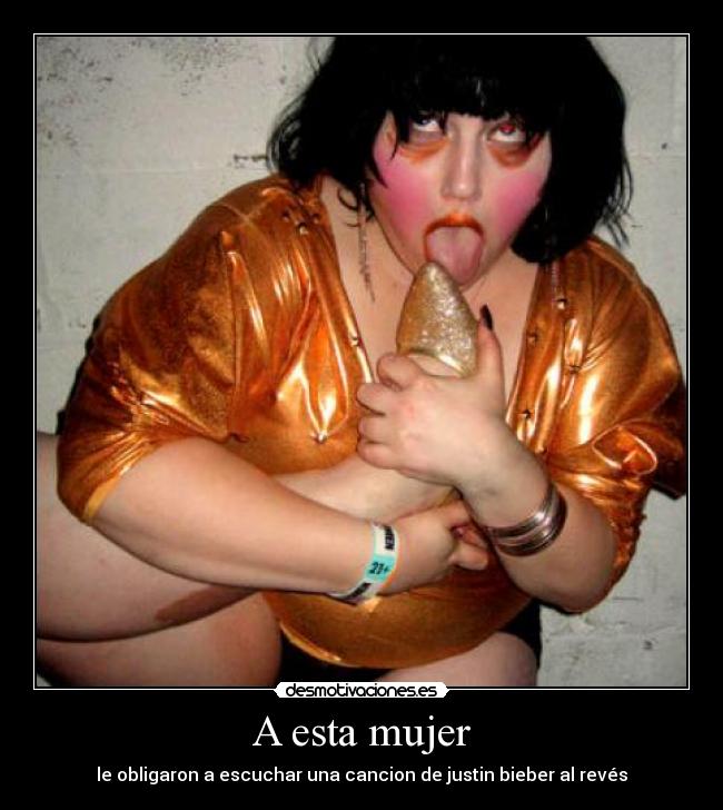 A esta mujer - le obligaron a escuchar una cancion de justin bieber al revés