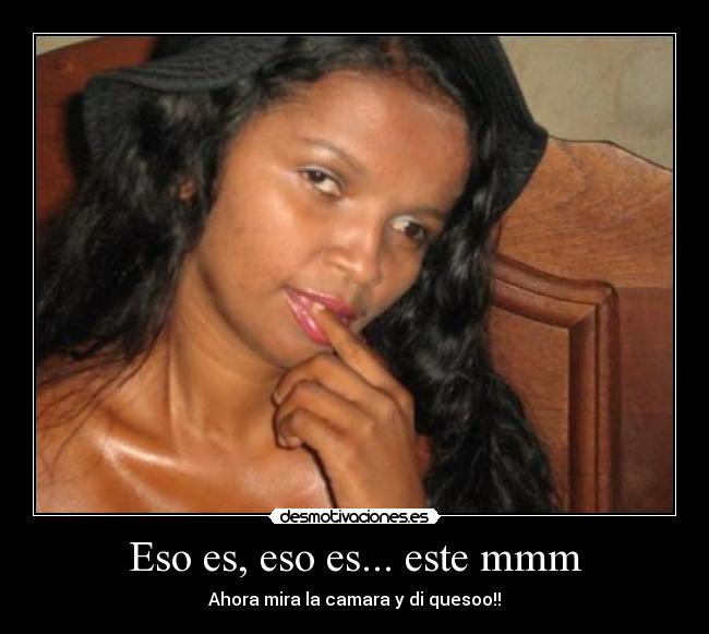 Eso es, eso es... este mmm - Ahora mira la camara y di quesoo!!
