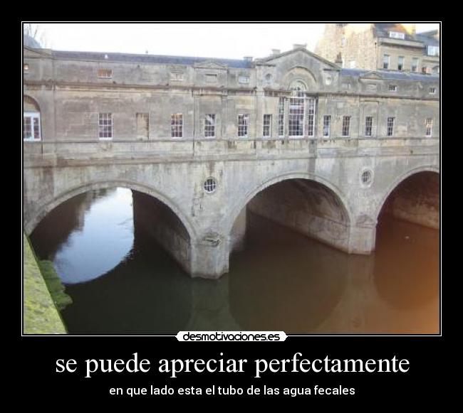 se puede apreciar perfectamente - en que lado esta el tubo de las agua fecales