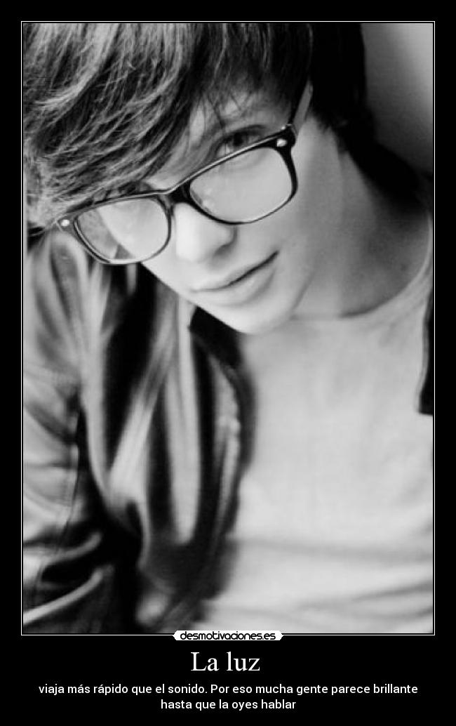 La luz  - viaja más rápido que el sonido. Por eso mucha gente parece brillante
hasta que la oyes hablar