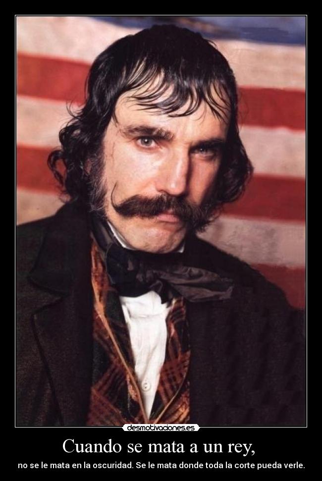 Cuando se mata a un rey, - no se le mata en la oscuridad. Se le mata donde toda la corte pueda verle.