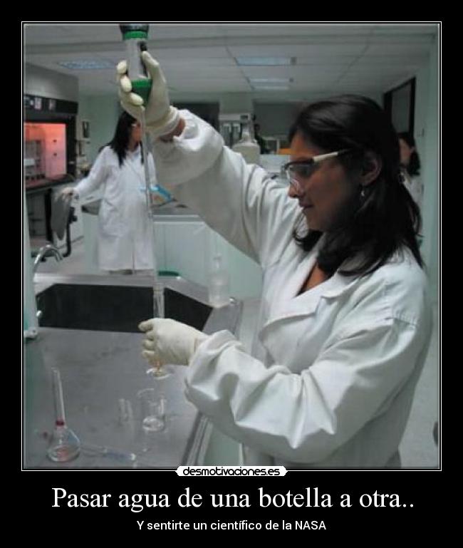 Pasar agua de una botella a otra.. - Y sentirte un científico de la NASA