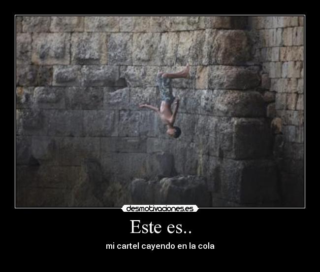 Este es.. - mi cartel cayendo en la cola