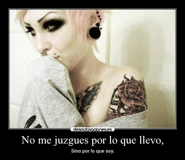 No me juzgues por lo que llevo, - Sino por lo que soy.