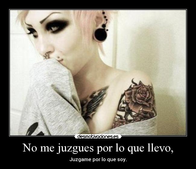 No me juzgues por lo que llevo, - Juzgame por lo que soy.