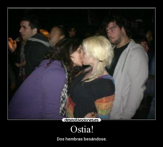 Ostia! - Dos hembras besándose.