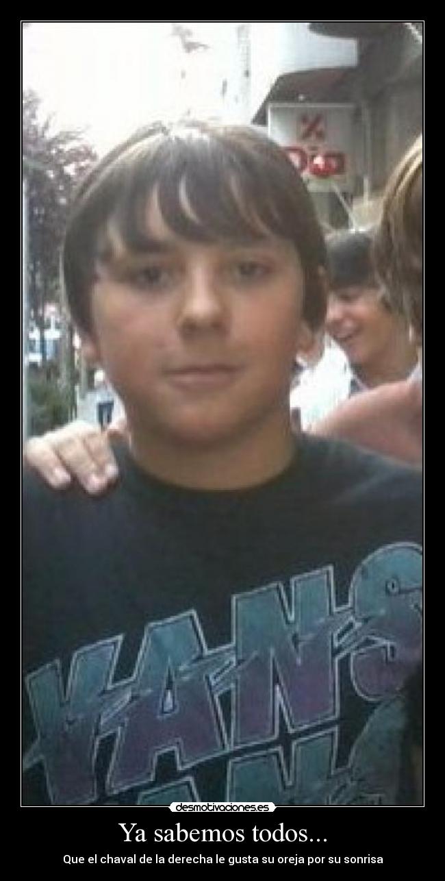 Ya sabemos todos... - Que el chaval de la derecha le gusta su oreja por su sonrisa