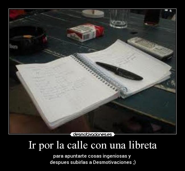 Ir por la calle con una libreta -