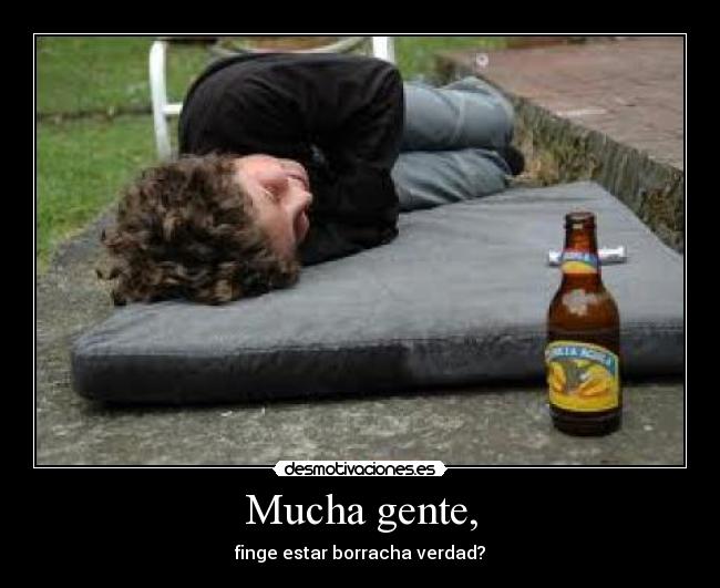 Mucha gente, - finge estar borracha verdad?