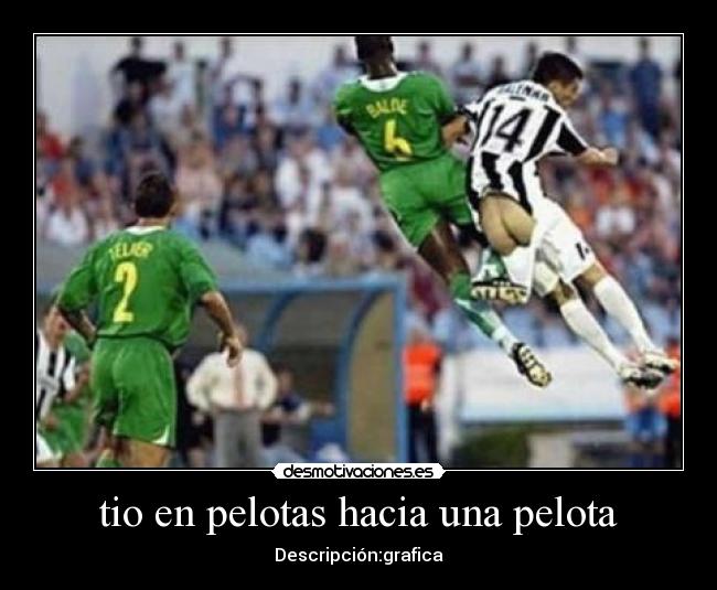 tio en pelotas hacia una pelota -