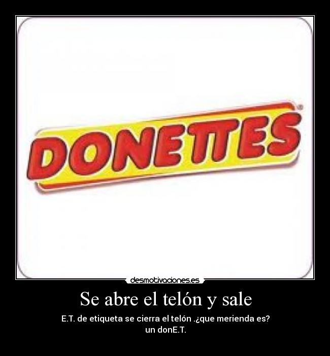 Se abre el telón y sale -