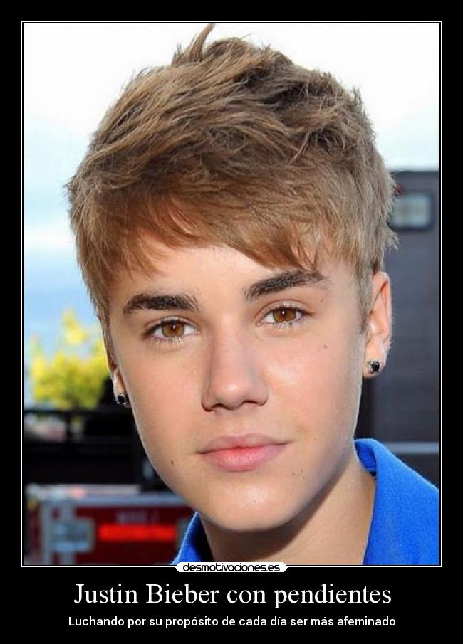 Justin Bieber con pendientes -