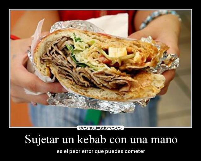 Sujetar un kebab con una mano - 