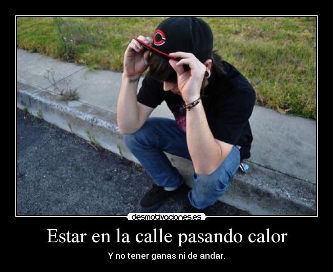 Estar en la calle pasando calor -