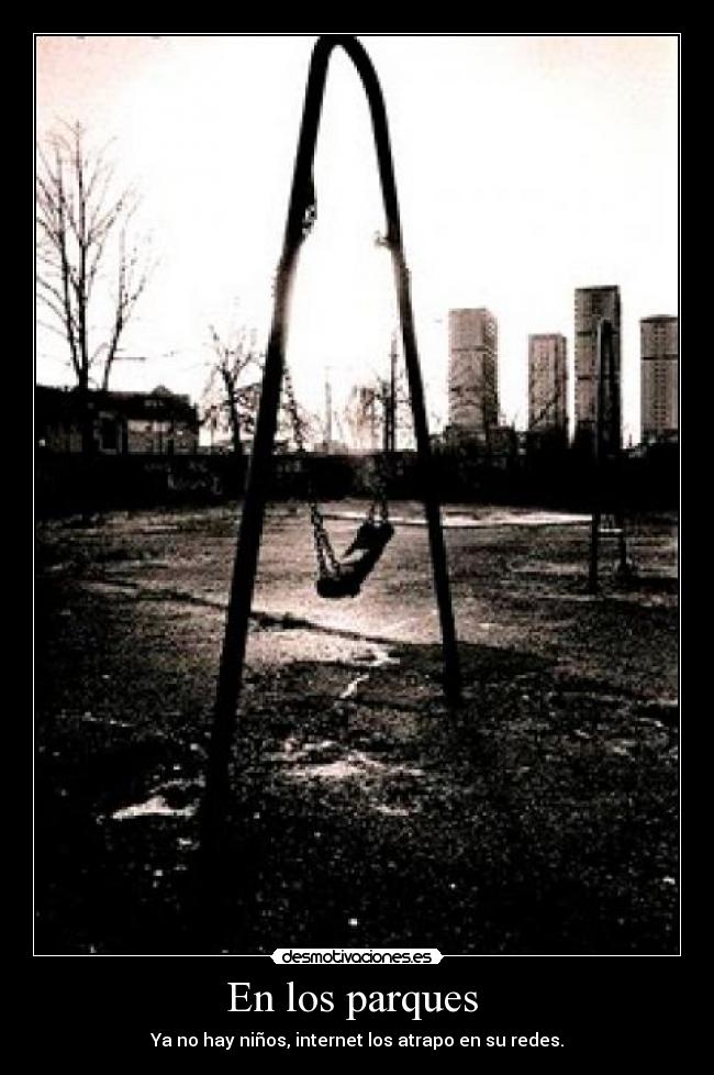 En los parques - Ya no hay niños, internet los atrapo en su redes.
