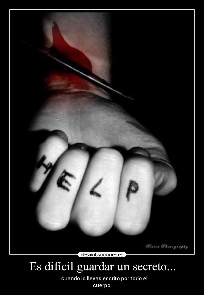 Es difícil guardar un secreto... - ...cuando lo llevas escrito por todo el
cuerpo.