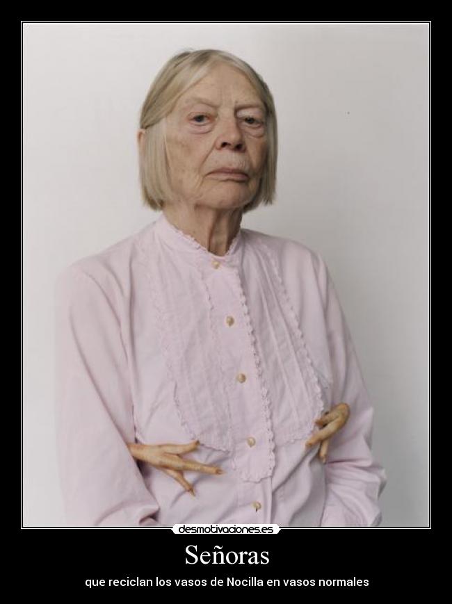 Señoras - que reciclan los vasos de Nocilla en vasos normales