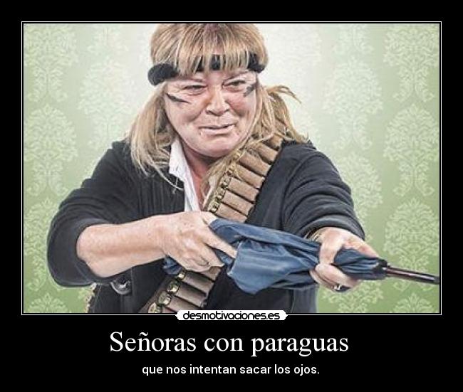 Señoras con paraguas  - 