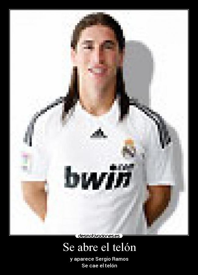 Se abre el telón - y aparece Sergio Ramos
Se cae el telón