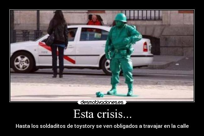 Esta crisis... - Hasta los soldaditos de toystory se ven obligados a travajar en la calle
