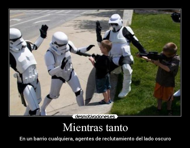 Mientras tanto - En un barrio cualquiera, agentes de reclutamiento del lado oscuro