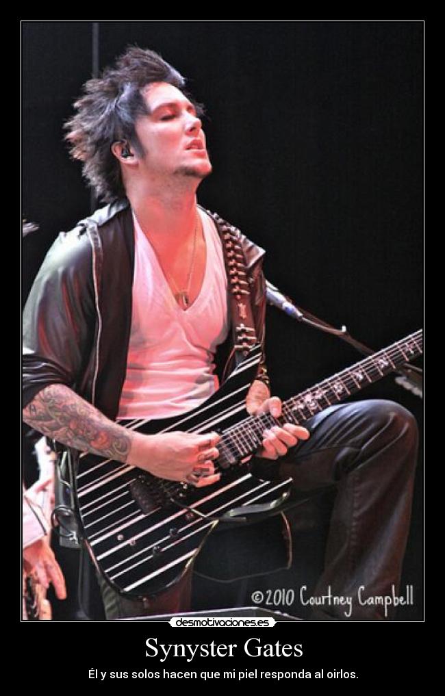 Synyster Gates - Él y sus solos hacen que mi piel responda al oirlos.