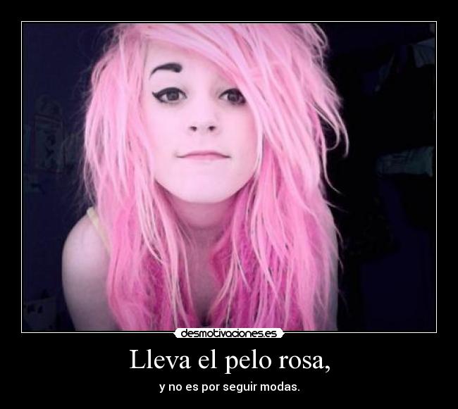 Lleva el pelo rosa, -