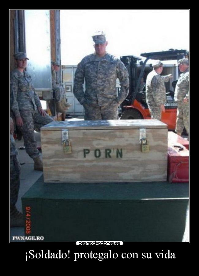 ¡Soldado! protegalo con su vida - 
