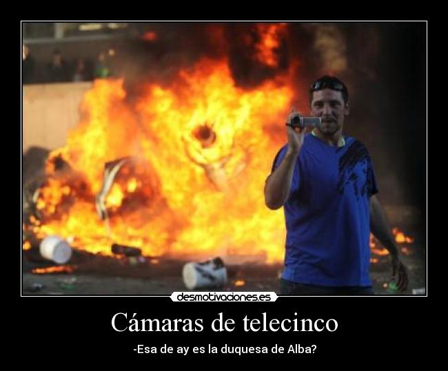 Cámaras de telecinco - -Esa de ay es la duquesa de Alba?