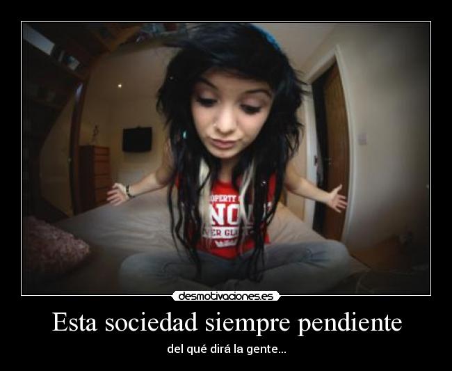 Esta sociedad siempre pendiente - 