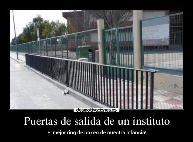 Puertas de salida de un instituto -