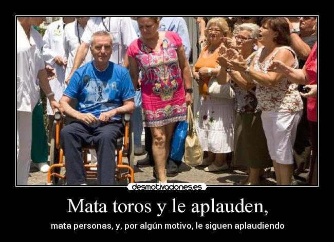 Mata toros y le aplauden, - 