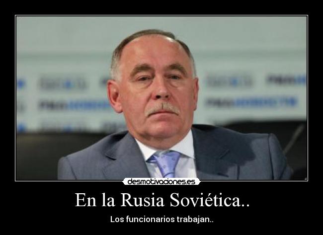 En la Rusia Soviética.. - Los funcionarios trabajan..