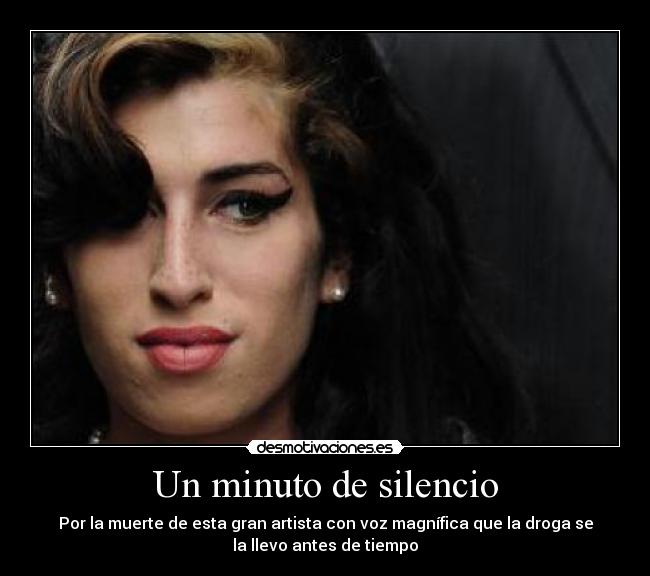 Un minuto de silencio - Por la muerte de esta gran artista con voz magnífica que la droga se
la llevo antes de tiempo