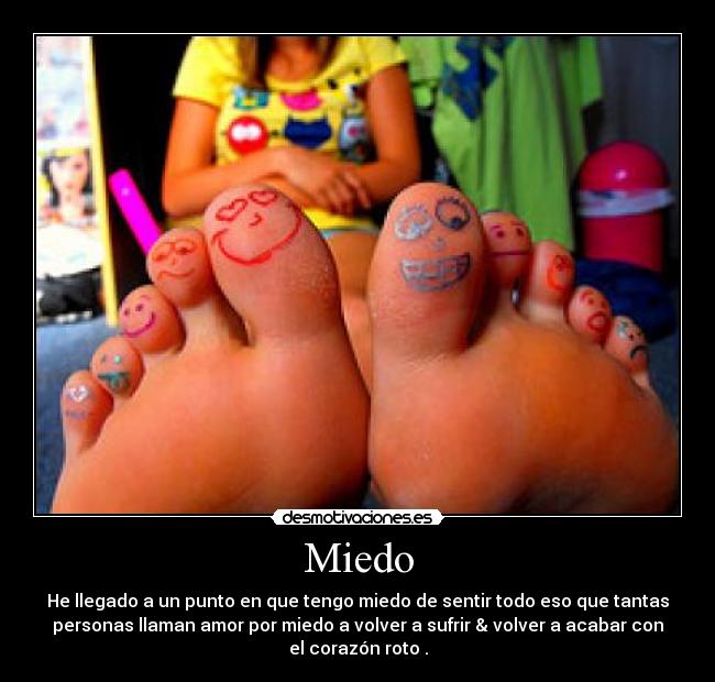 Miedo - He llegado a un punto en que tengo miedo de sentir todo eso que tantas
personas llaman amor por miedo a volver a sufrir & volver a acabar con
el corazón roto♥.