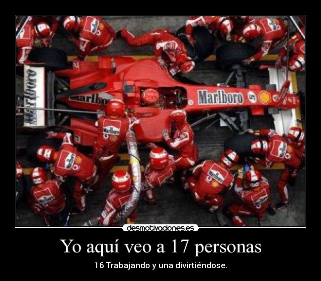 Yo aquí veo a 17 personas - 16 Trabajando y una divirtiéndose.