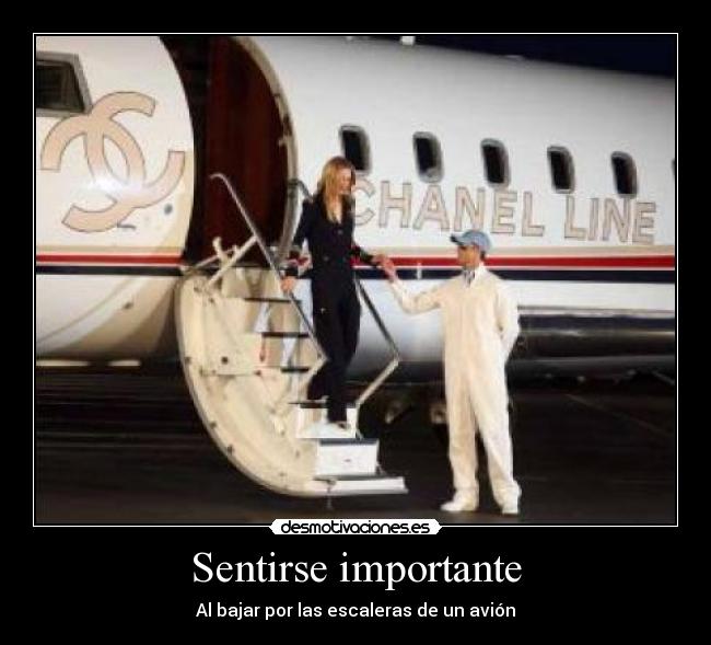 Sentirse importante - Al bajar por las escaleras de un avión